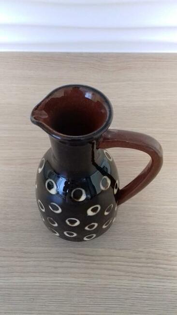 Dzbanuszek z czarkami do wódki, ceramika bułgarska