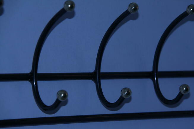 Wieszak stalowy z półką, 5 haczyków