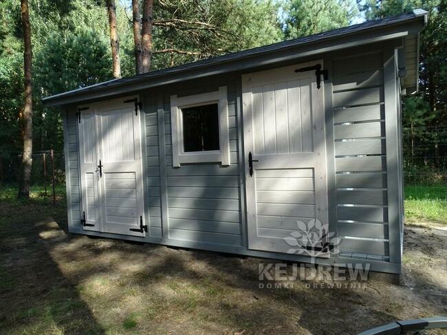 Garaż na motocykl z drewutnią i domkiem narzędziowym