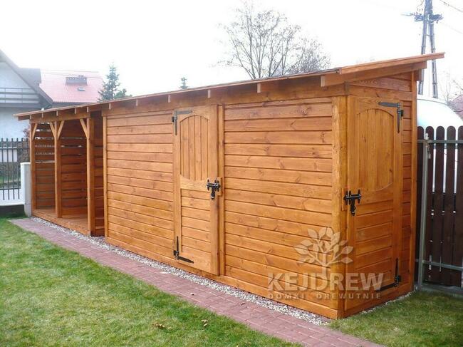 Garaż na motocykl z drewutnią i domkiem narzędziowym