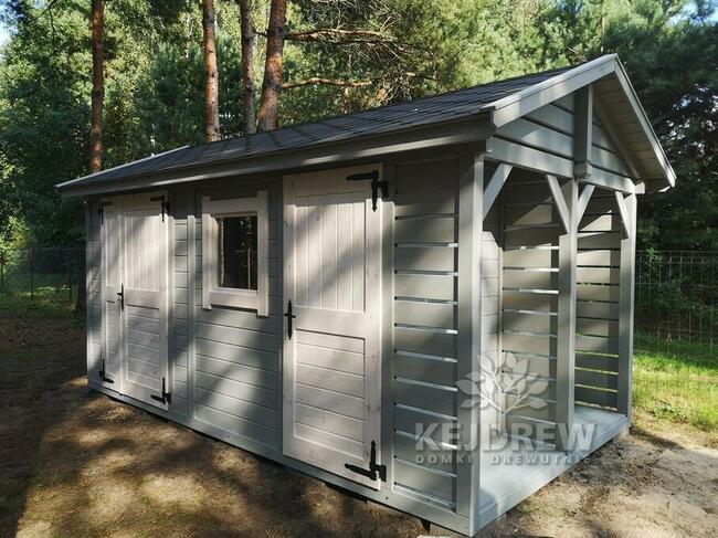 Garaż na motocykl z drewutnią i domkiem narzędziowym