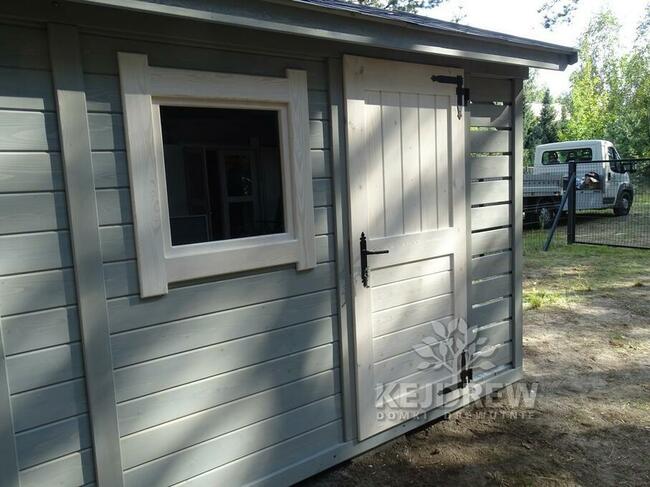 Garaż na motocykl z drewutnią i domkiem narzędziowym