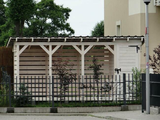 Garaż na motocykl z drewutnią i domkiem narzędziowym