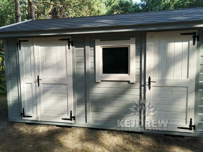 Garaż na motocykl z drewutnią i domkiem narzędziowym