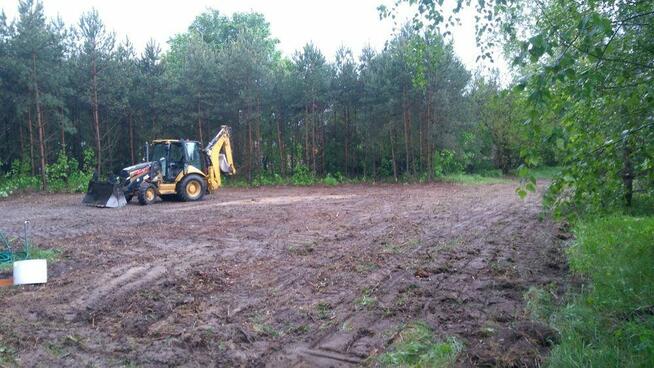 Czyszczenie działek, karczowanie, wyrywanie korzeni.