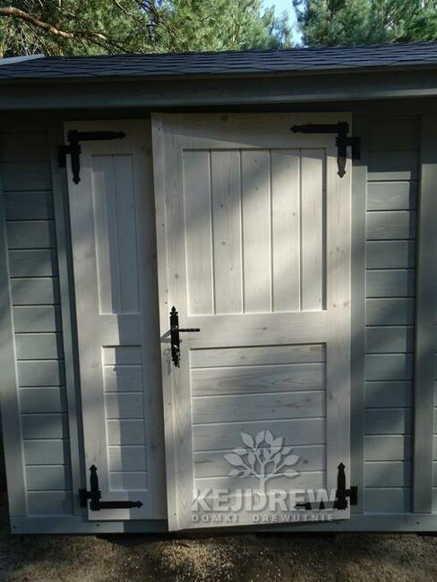 Garaż na motocykl z drewutnią i domkiem narzędziowym