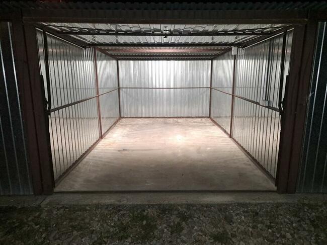 Wynajmę garaż 15m2 z prądem.Warszawa. Ursus.