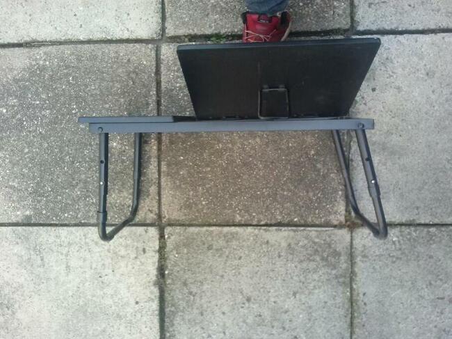 Stolik, podstawa do łóżka, pod laptop i do posiłków, 80 zł.