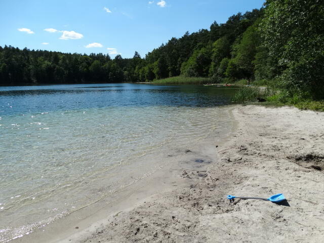 Sprzedam działkę na wsi kaszubskiej w okolicy lasów i jezior