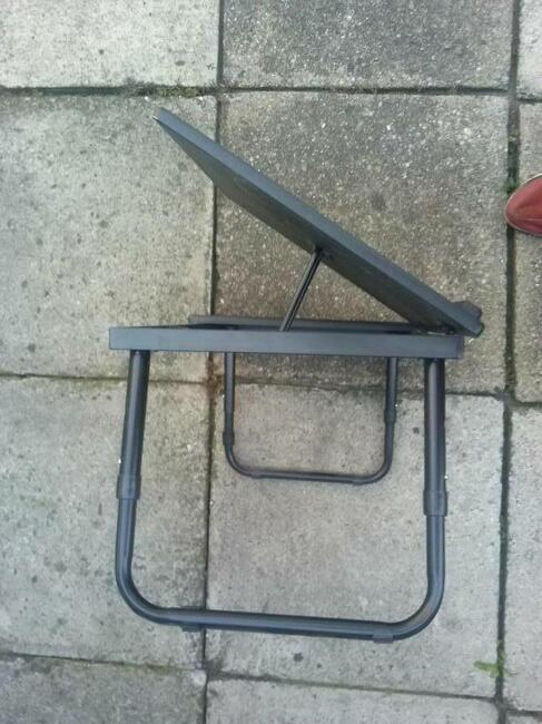 Stolik, podstawa do łóżka, pod laptop i do posiłków, 80 zł.