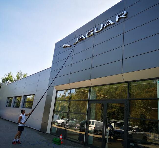 Mycie domów: dachu, elewacji, chodniku, przeszkleń