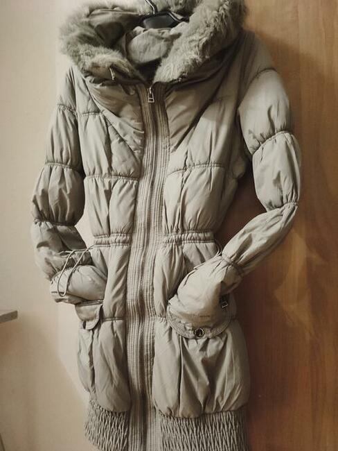 Kurtka damska młodzieżowa w modnym kolorze