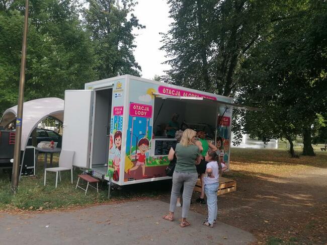 Przyczepa gastronomiczna wyposażona + grill i wędzarnia