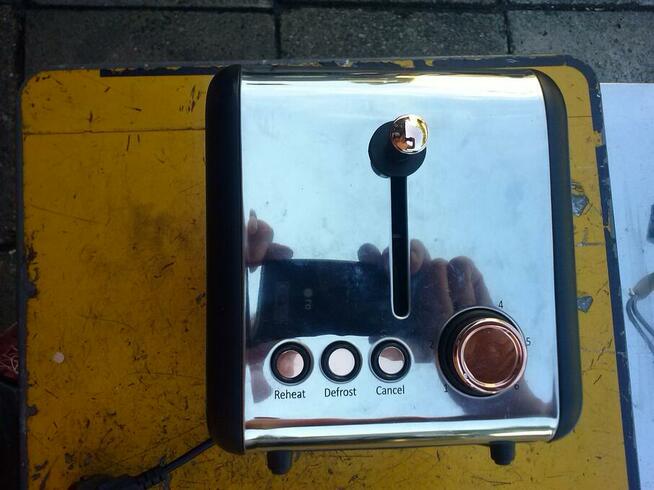 Toster Progress, 850 W, 25 zł.