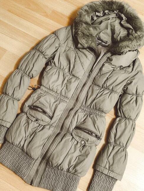 Kurtka damska młodzieżowa w modnym kolorze