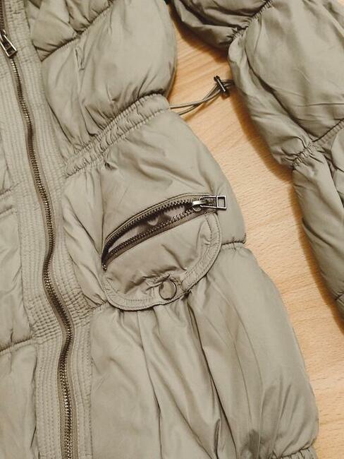 Kurtka damska młodzieżowa w modnym kolorze