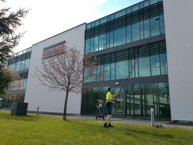 Mycie kostki brukowej, dachów, przeszkleń