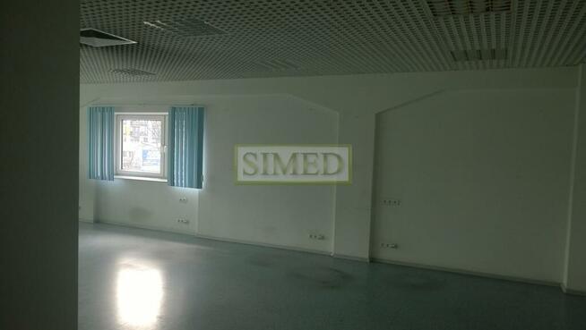 Biurowiec , 670 m 2 , biuro, usługi , Praga