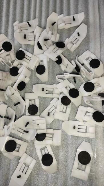 Rovery-75 spinki listw zgarniających szyb zew. za 3 sztuki