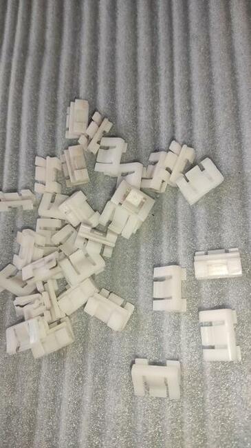 Rovery-75 spinki listw zgarniających szyb zew. za 3 sztuki