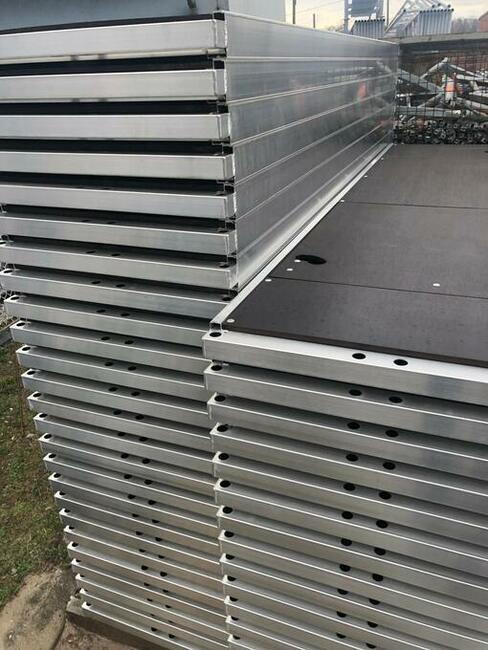 TANIE RUSZTOWANIA Elewacyjne Poznańskie Rusztowanie 740m2