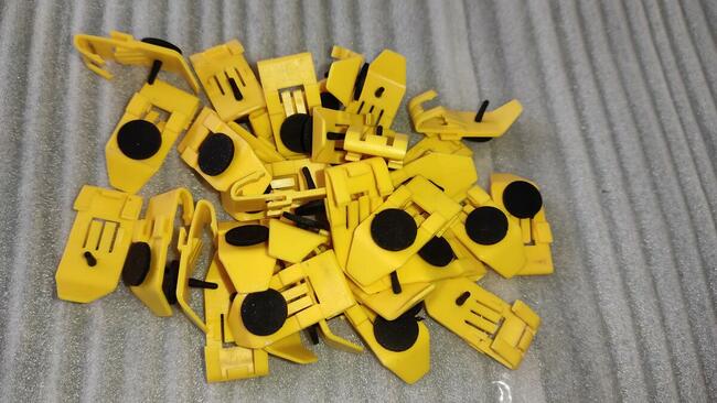 Rovery-75 spinki listw zgarniających szyb zew. za 3 sztuki