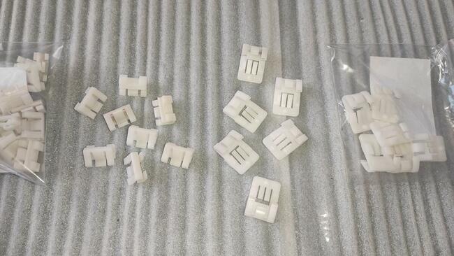 Rovery-75 spinki listw zgarniających szyb zew. za 3 sztuki