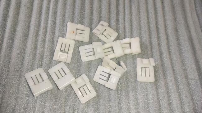 Rovery-75 spinki listw zgarniających szyb zew. za 3 sztuki