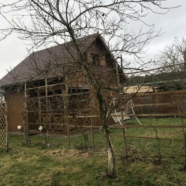 Sprzedam działkę z domkiem