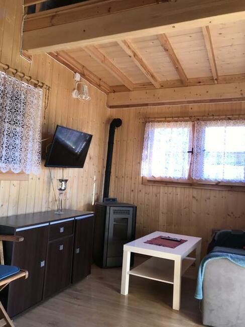 Sprzedam działkę z domkiem