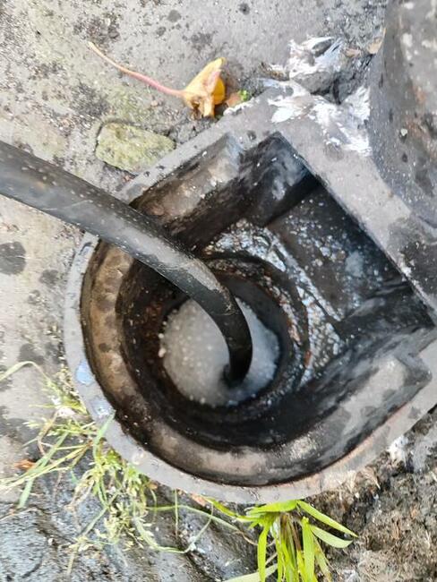 Profesjonalne udrażnianie kanalizacji / spirala elektryczna