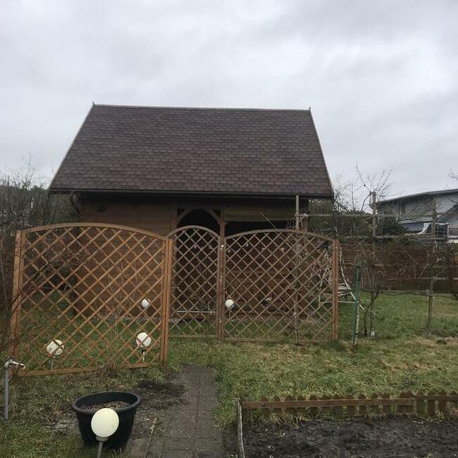 Sprzedam działkę z domkiem