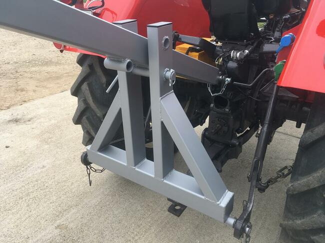 Podnośnik ładowacz do lasu na tył ciągnika