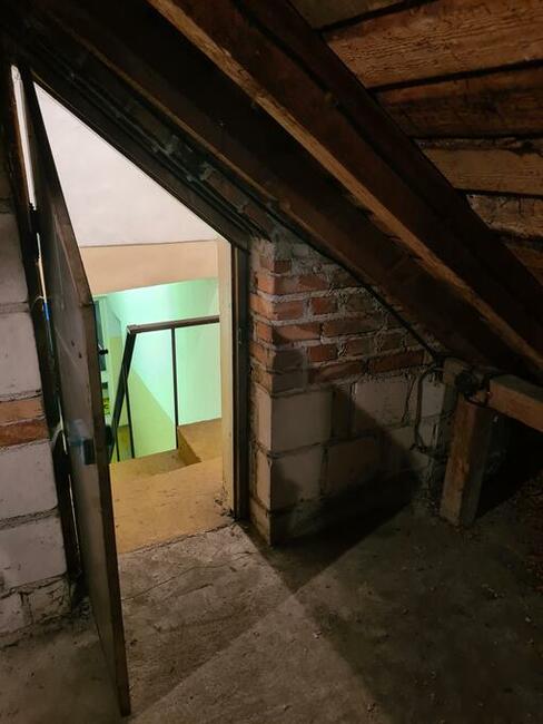 Atrakcyjny lokal około 60 m na poddaszu w dużym budynku