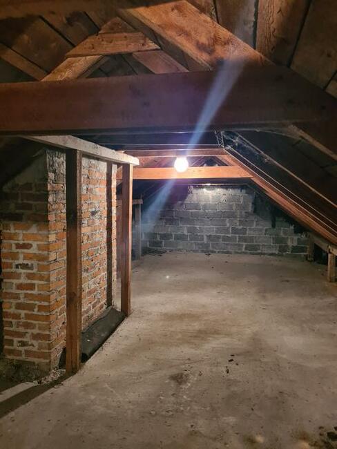 Atrakcyjny lokal około 60 m na poddaszu w dużym budynku