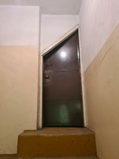 Atrakcyjny lokal około 60 m na poddaszu w dużym budynku