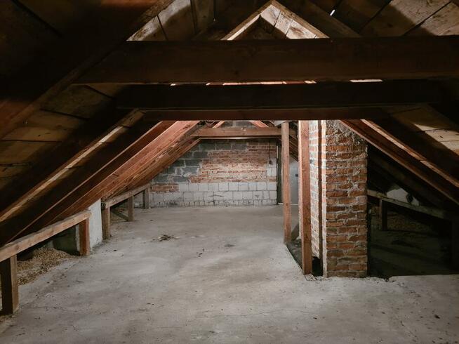 Atrakcyjny lokal około 60 m na poddaszu w dużym budynku