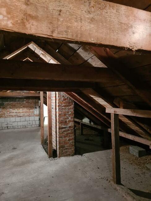 Atrakcyjny lokal około 60 m na poddaszu w dużym budynku