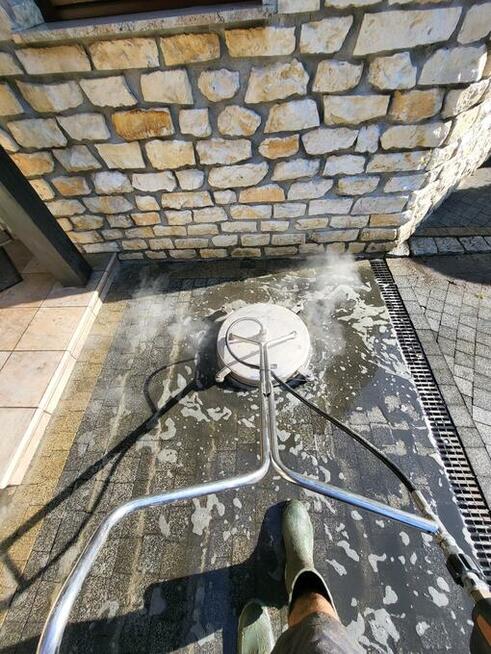 Mycie kostki brukowej