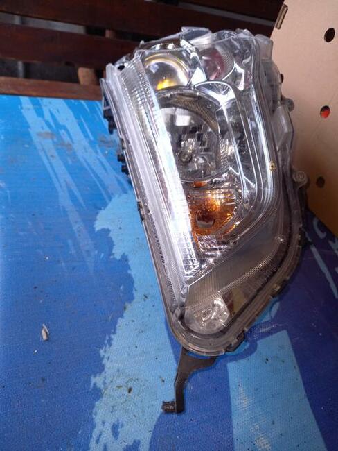 Sprzedam reflektor do mitsubishi asx II