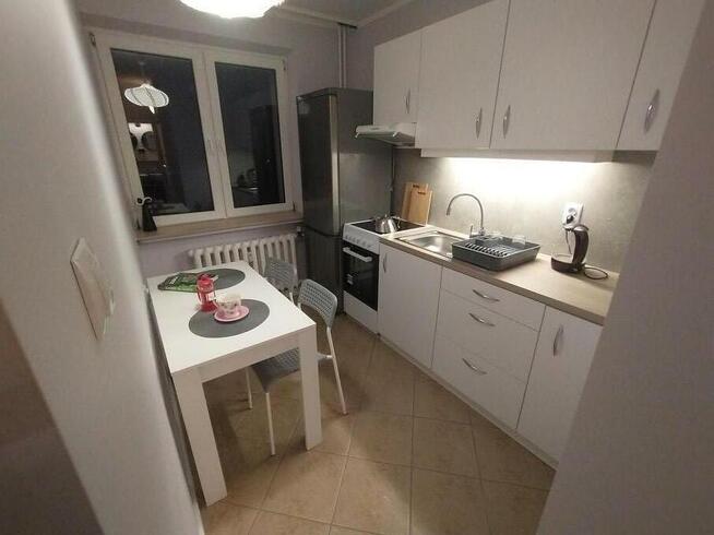 Przytulny pokój dla osoby pracującej.