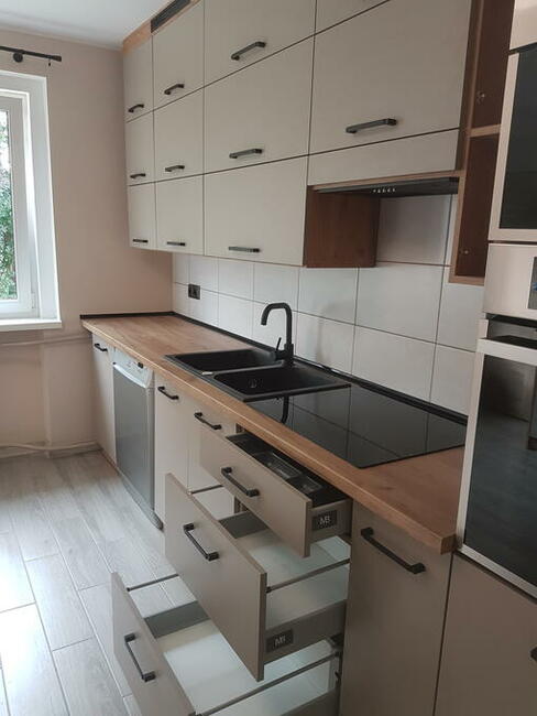 Meble na wymiar. Montaż, składanie, skręcanie mebli z paczek