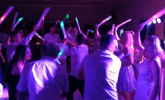 DJ / WODZIREJ NA WESELE, URODZINY , ciężki dym, napis LOVE