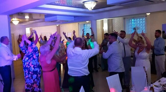 DJ / WODZIREJ NA WESELE, URODZINY , ciężki dym, napis LOVE