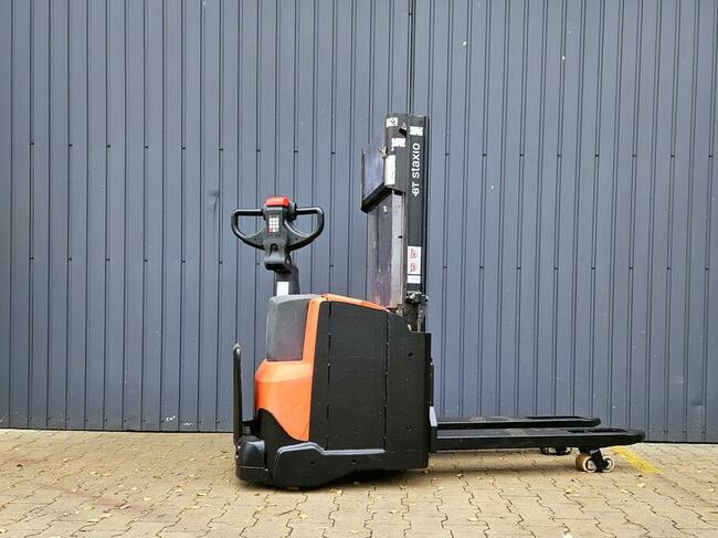 Używane paleciaki elektryczne z niskim masztem Toyota SWE