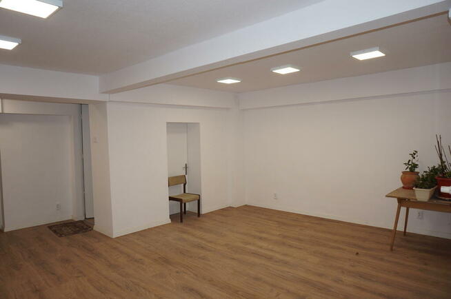 Do wynajęcia lokal ok 80mkw, na os. Piaski