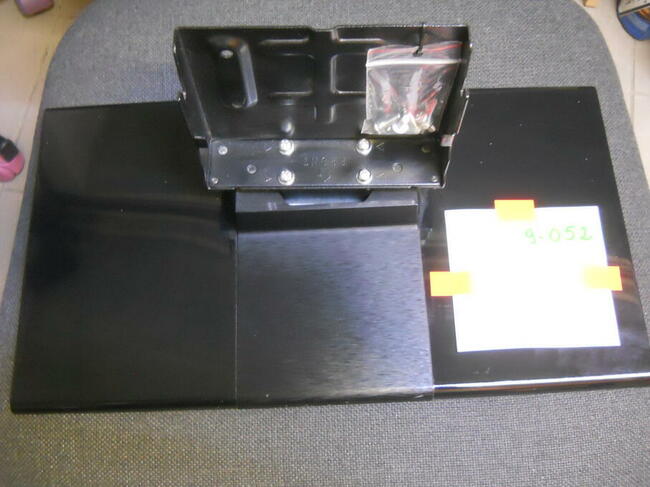 stopa , podstawa z TV Sharp LC-32DH65E 9-052