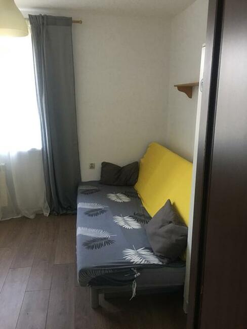 pokój na wynajem ładny, jasny, przestronny.