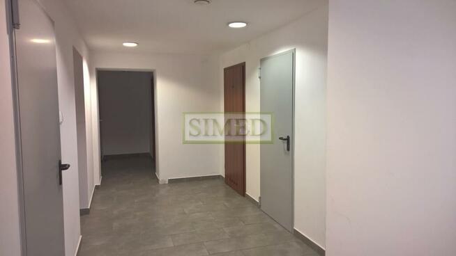 Zabytkowa kamienicarecepcja,dostęp24h,niski parter