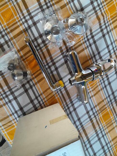 Bateria umywalkowa ścienna